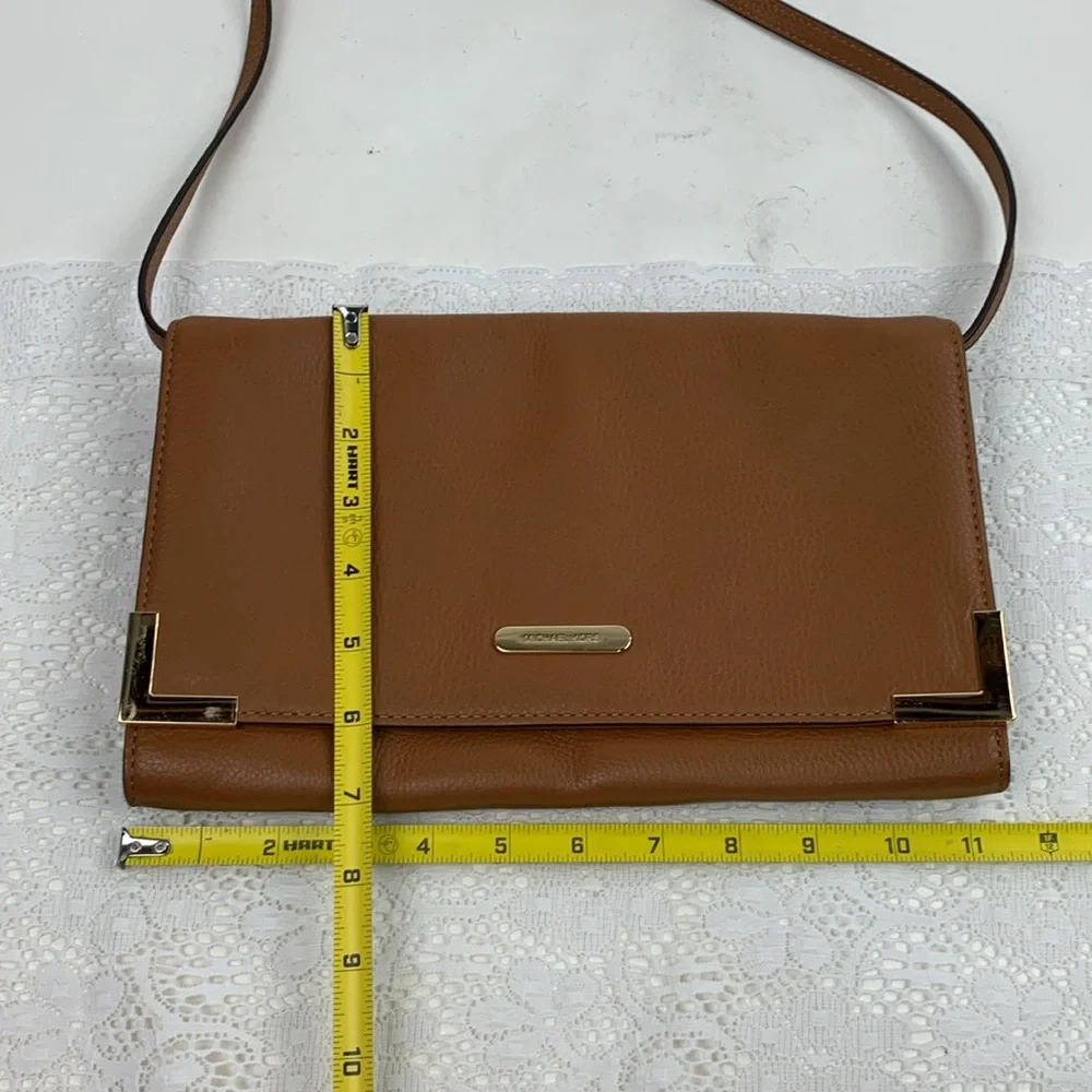 Michael Kors Leather Slim Shoulder handbag purse Brown Gold trim Lined Pockets
